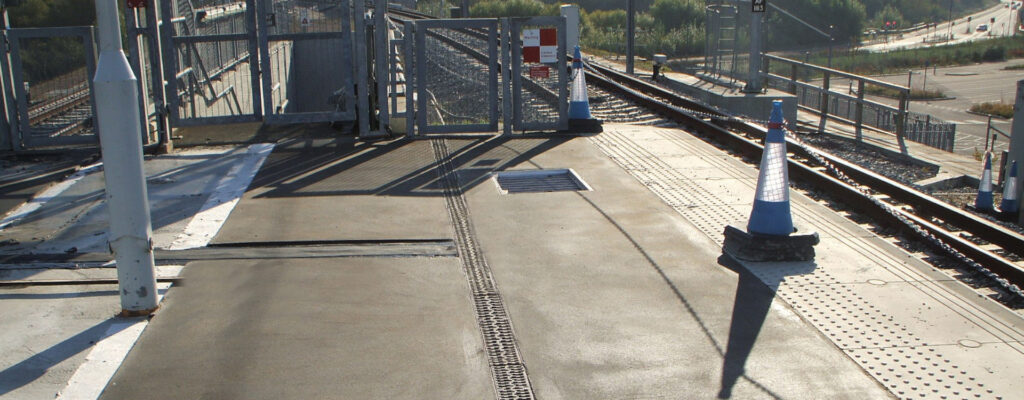 Fast-track screed installation for roof and deck projects
