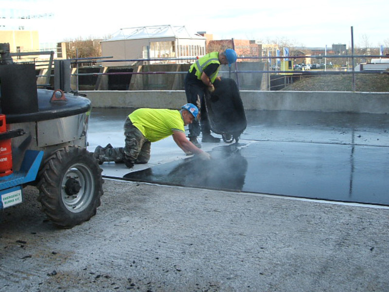 Fast-track screed installation for roof and deck projects