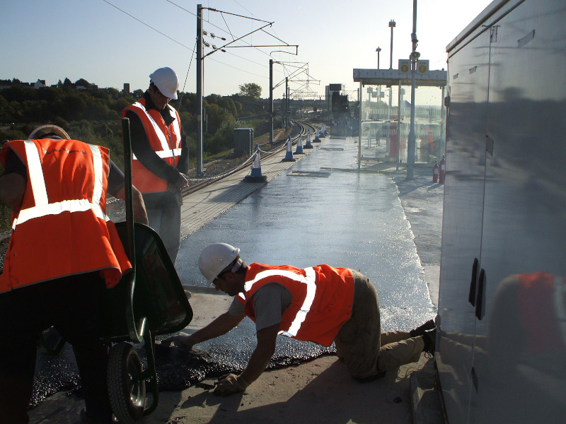 Mastic asphalt screed for modern roof and deck projects