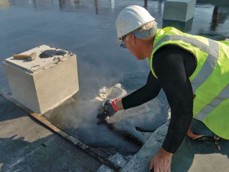 Mastic asphalt screed creating a stable base for roof waterproofing on a commercial building