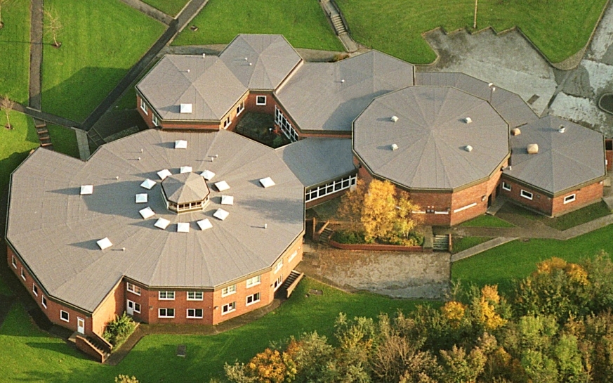 Photo of the Hodge Clough Junior School, Oldham roofing system