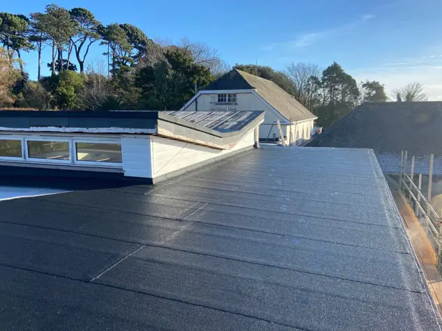 Photo of the completed Oldway Primary School IKO ULTRA Prevent 25 roofing system
